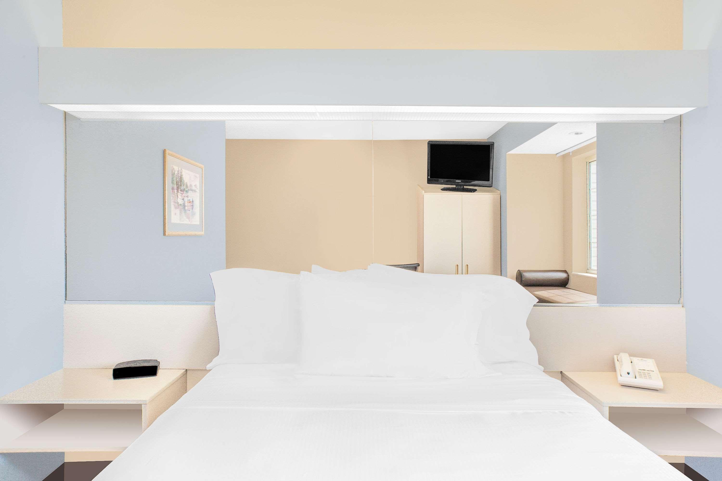 Microtel Inn And Suites Clear Lake Esterno foto