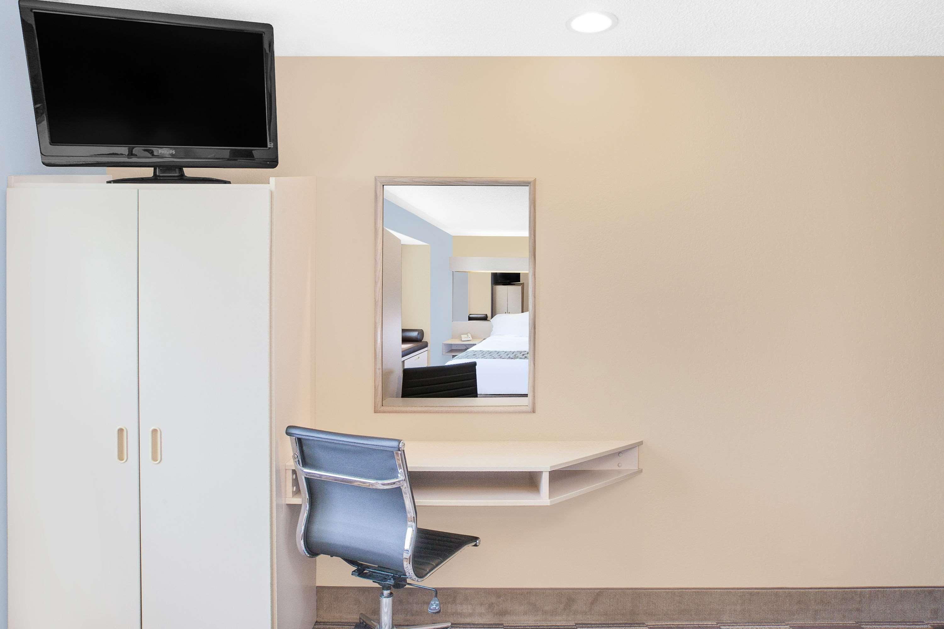 Microtel Inn And Suites Clear Lake Esterno foto